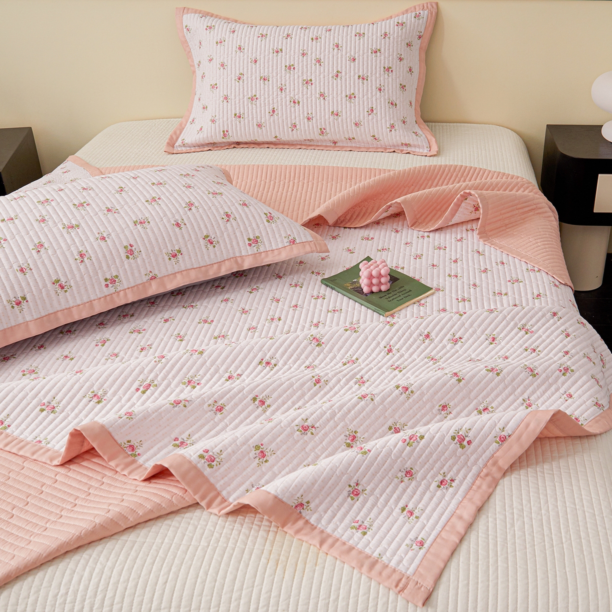 91家纺网 家纺一手货源 找家纺 金艾草 2026春夏新款莫代尔天丝水洗床盖有同款夏被床盖单件 桃粉