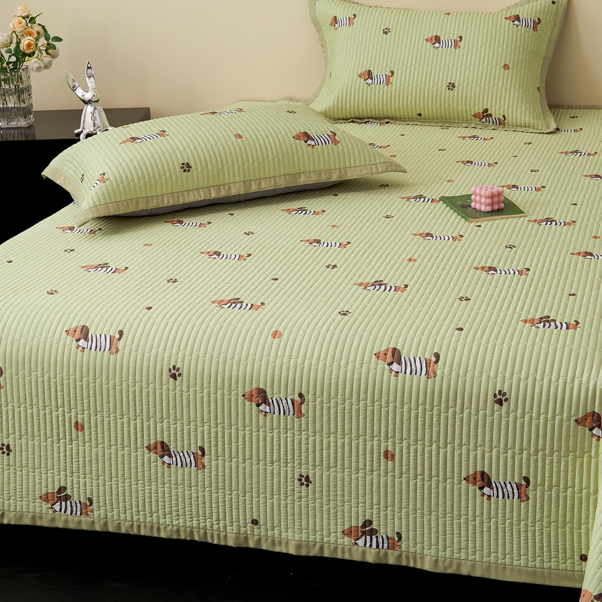 91家纺网 家纺一手货源 找家纺 金艾草 2026春夏新款莫代尔天丝水洗床盖有同款夏被床盖单件 香肠狗-绿色