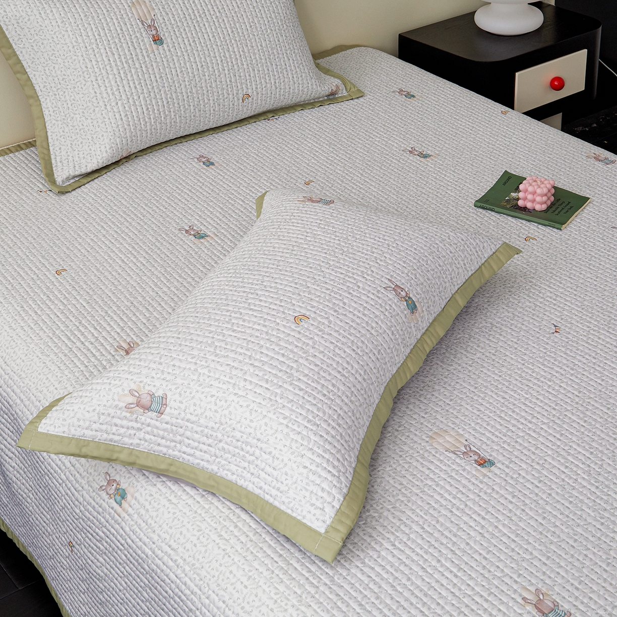 91家纺网 家纺一手货源 找家纺 金艾草 2026春夏新款莫代尔天丝水洗床盖有同款夏被床盖单件 森林奇遇