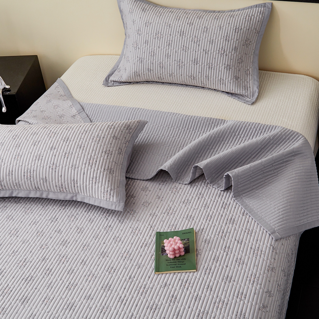 91家纺网 家纺一手货源 找家纺 金艾草 2026春夏新款莫代尔天丝水洗床盖有同款夏被床盖单件 山菊-灰