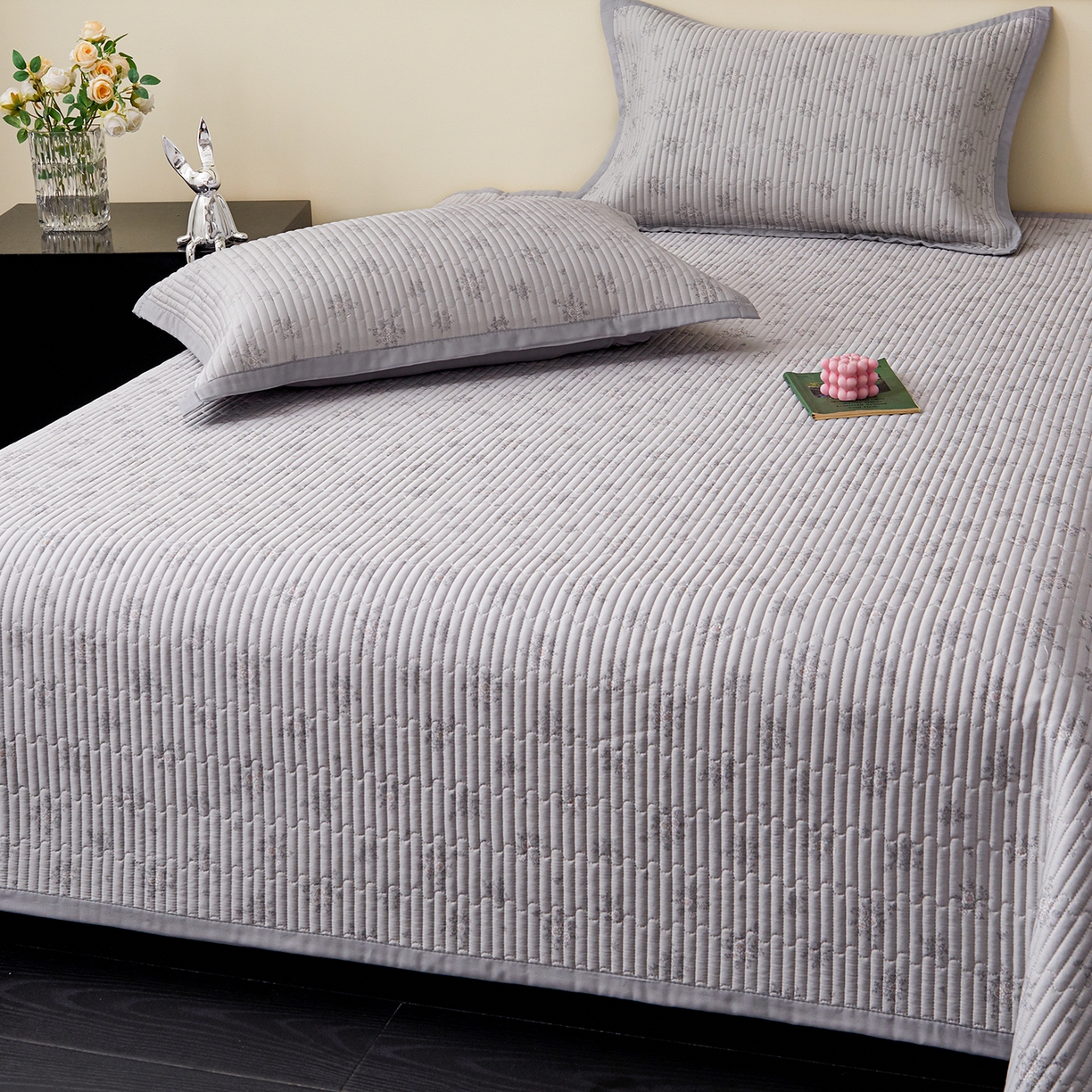 91家纺网 家纺一手货源 找家纺 金艾草 2026春夏新款莫代尔天丝水洗床盖有同款夏被床盖单件 山菊-灰