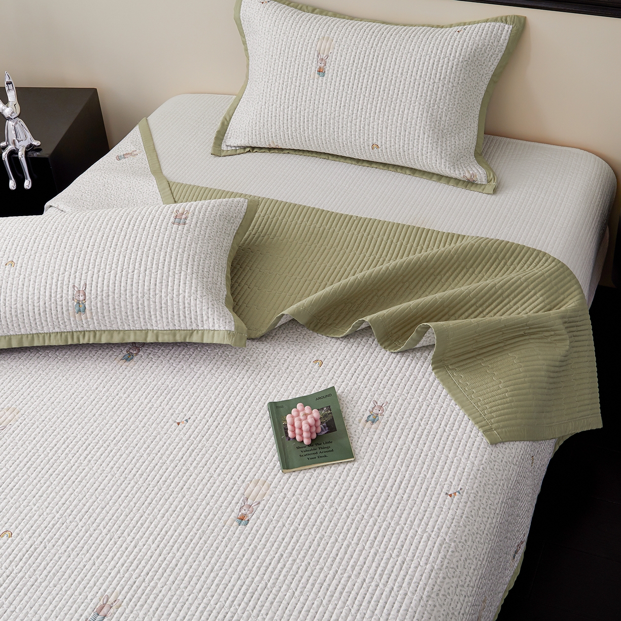 91家纺网 家纺一手货源 找家纺 金艾草 2026春夏新款莫代尔天丝水洗床盖有同款夏被床盖单件 森林奇遇