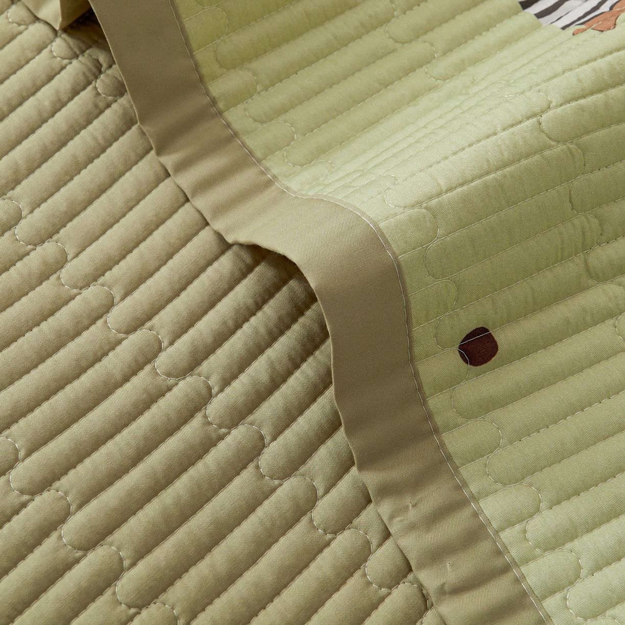 91家纺网 家纺一手货源 找家纺 金艾草 2026春夏新款莫代尔天丝水洗床盖有同款夏被床盖单件 香肠狗-绿色