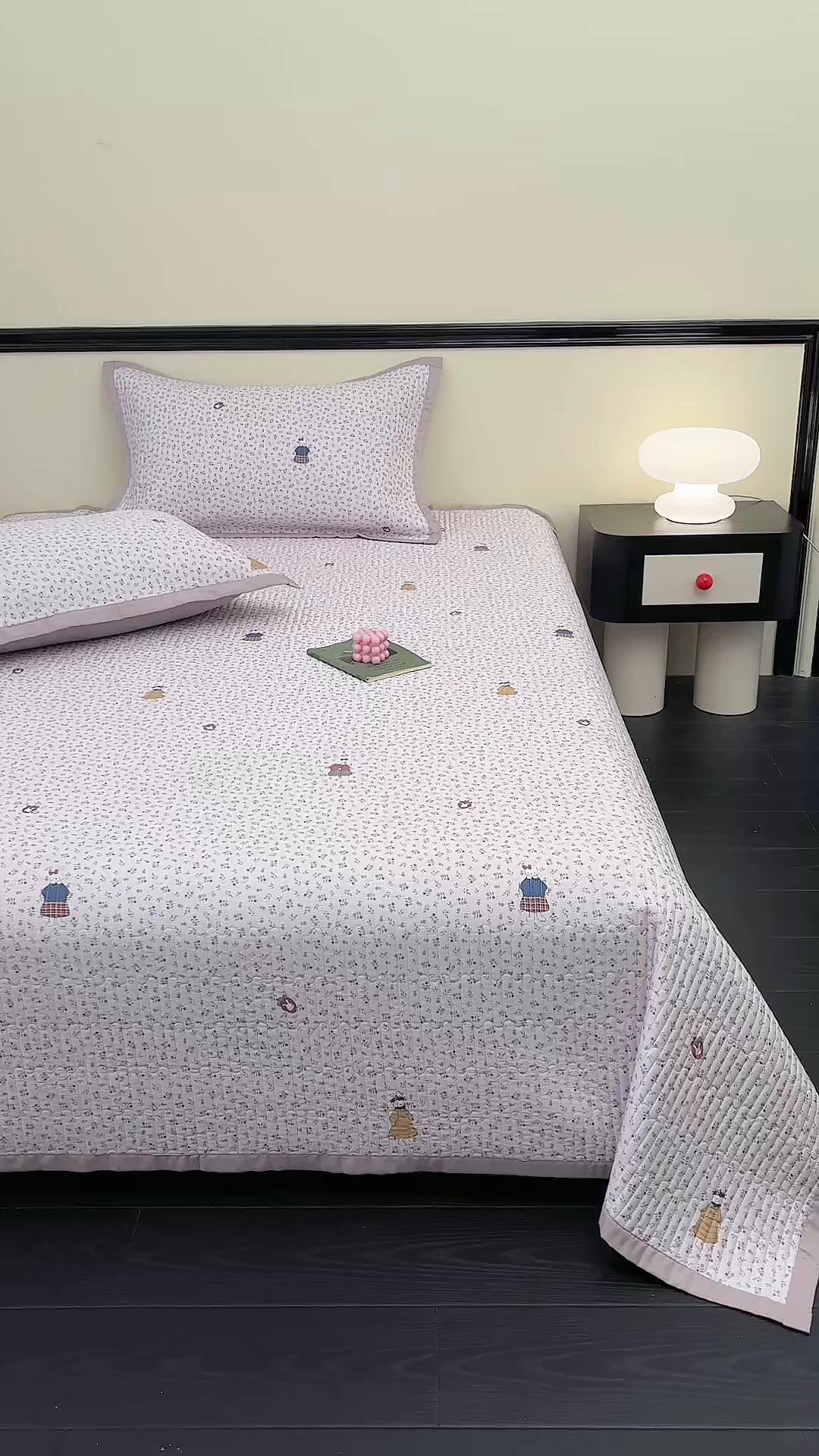 91家纺网 家纺一手货源 找家纺 金艾草 2026春夏新款莫代尔天丝水洗床盖有同款夏被床盖单件 伊特花园