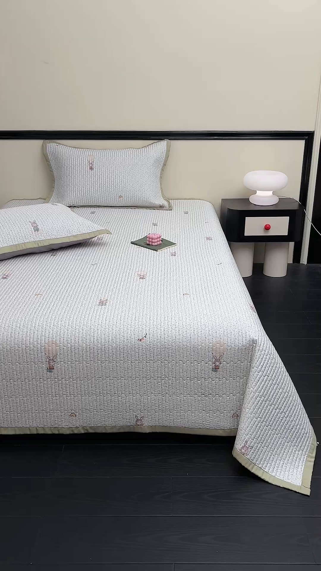 91家纺网 家纺一手货源 找家纺 金艾草 2026春夏新款莫代尔天丝水洗床盖有同款夏被床盖单件 森林奇遇