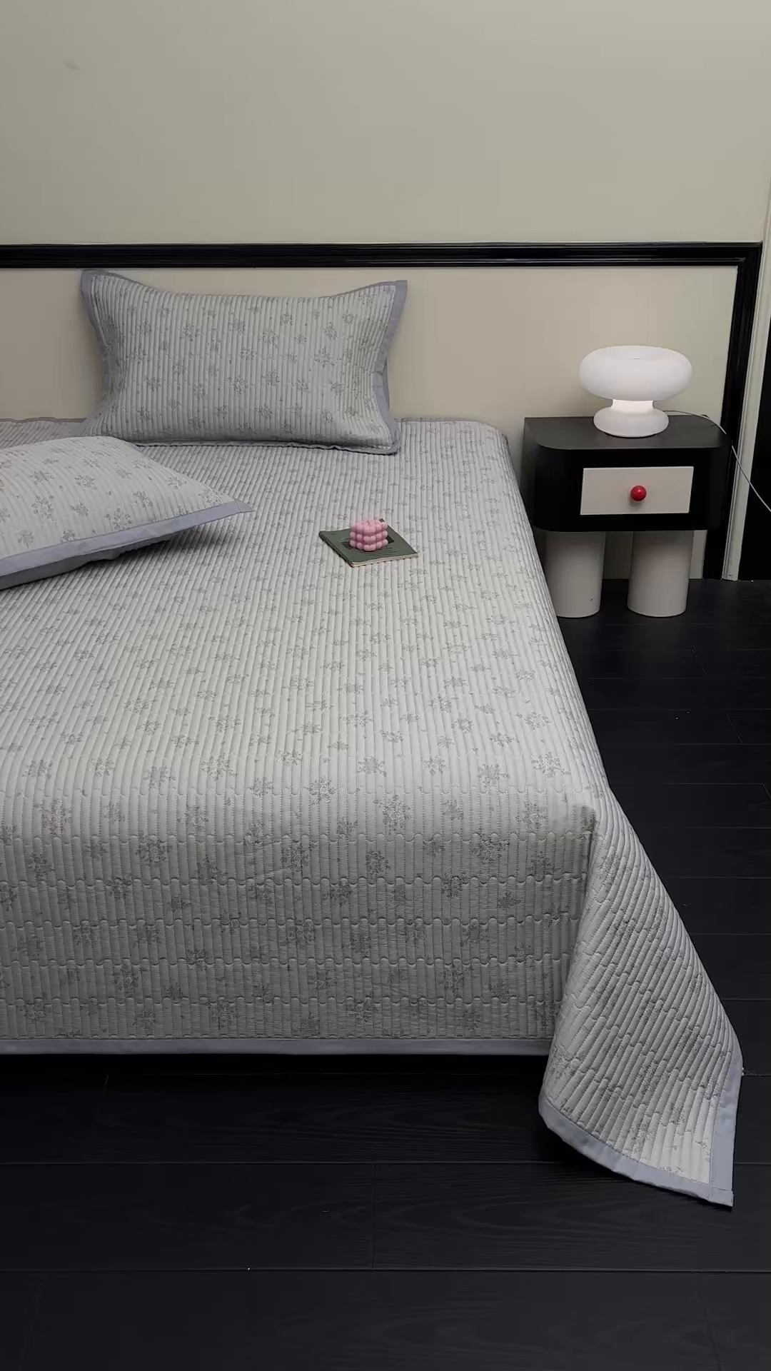 91家纺网 家纺一手货源 找家纺 金艾草 2026春夏新款莫代尔天丝水洗床盖有同款夏被床盖单件 山菊-灰