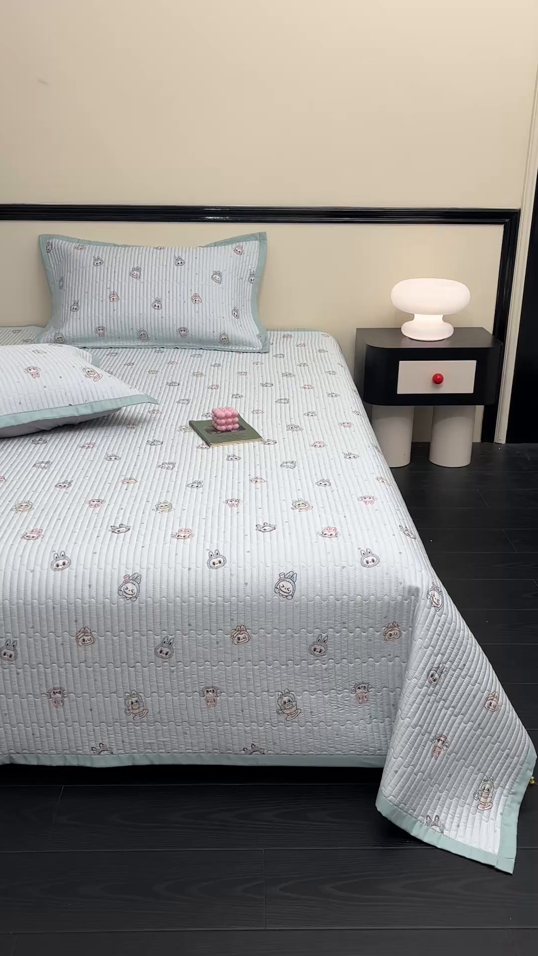 91家纺网 家纺一手货源 找家纺 金艾草 2026春夏新款莫代尔天丝水洗床盖有同款夏被床盖单件 拉布布-蓝