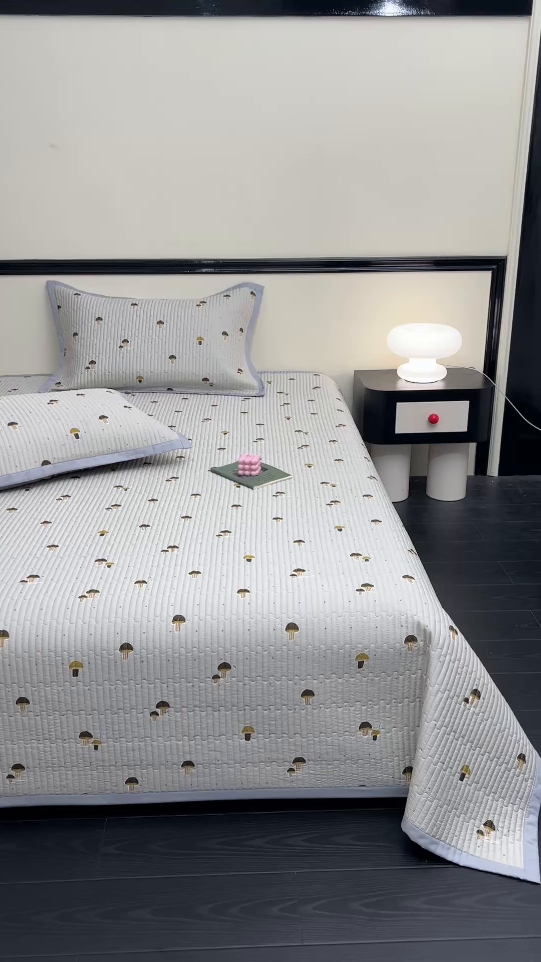 91家纺网 家纺一手货源 找家纺 金艾草 2026春夏新款莫代尔天丝水洗床盖有同款夏被床盖单件 蘑菇派