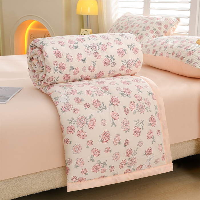 91家纺网 家纺一手货源 找家纺 珍贝家纺 2026新款亲肤大豆纤维夏被被子被芯 花香小兔