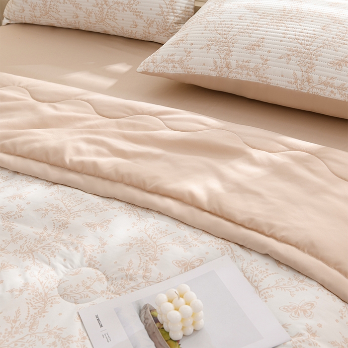 91家纺网 家纺一手货源 找家纺 珍贝家纺 2026新款亲肤大豆纤维夏被被子被芯 逐风飞扬