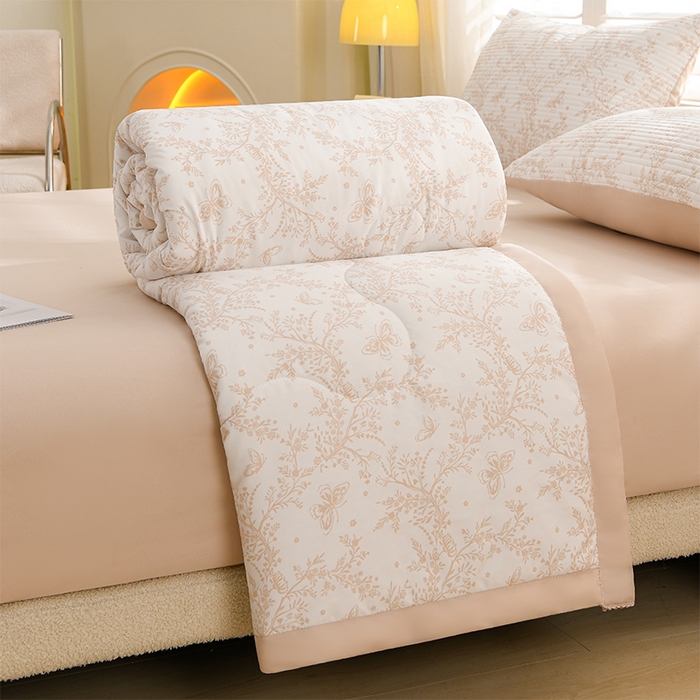 91家纺网 家纺一手货源 找家纺 珍贝家纺 2026新款亲肤大豆纤维夏被被子被芯 逐风飞扬