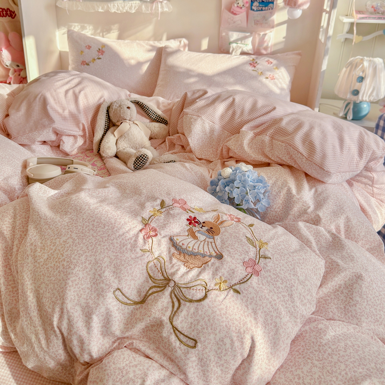 91家纺网 家纺一手货源 找家纺 （总）金梦拉家纺 2026春夏新款刺绣碎花仿棉水洗棉小清新系列四件套