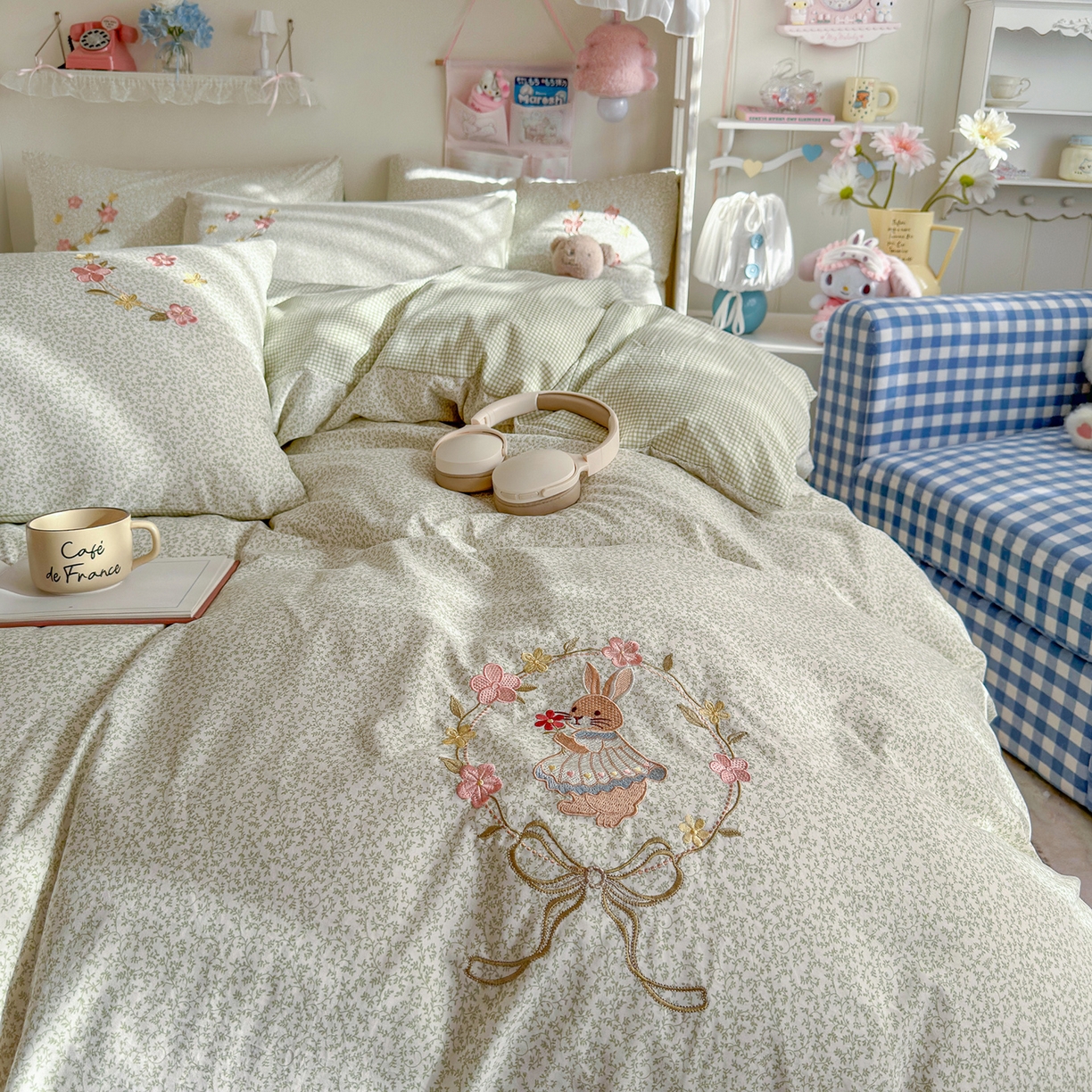 91家纺网 家纺一手货源 找家纺 金梦拉家纺 2026春夏新款刺绣碎花仿棉水洗棉小清新系列四件套 花园兔-绿