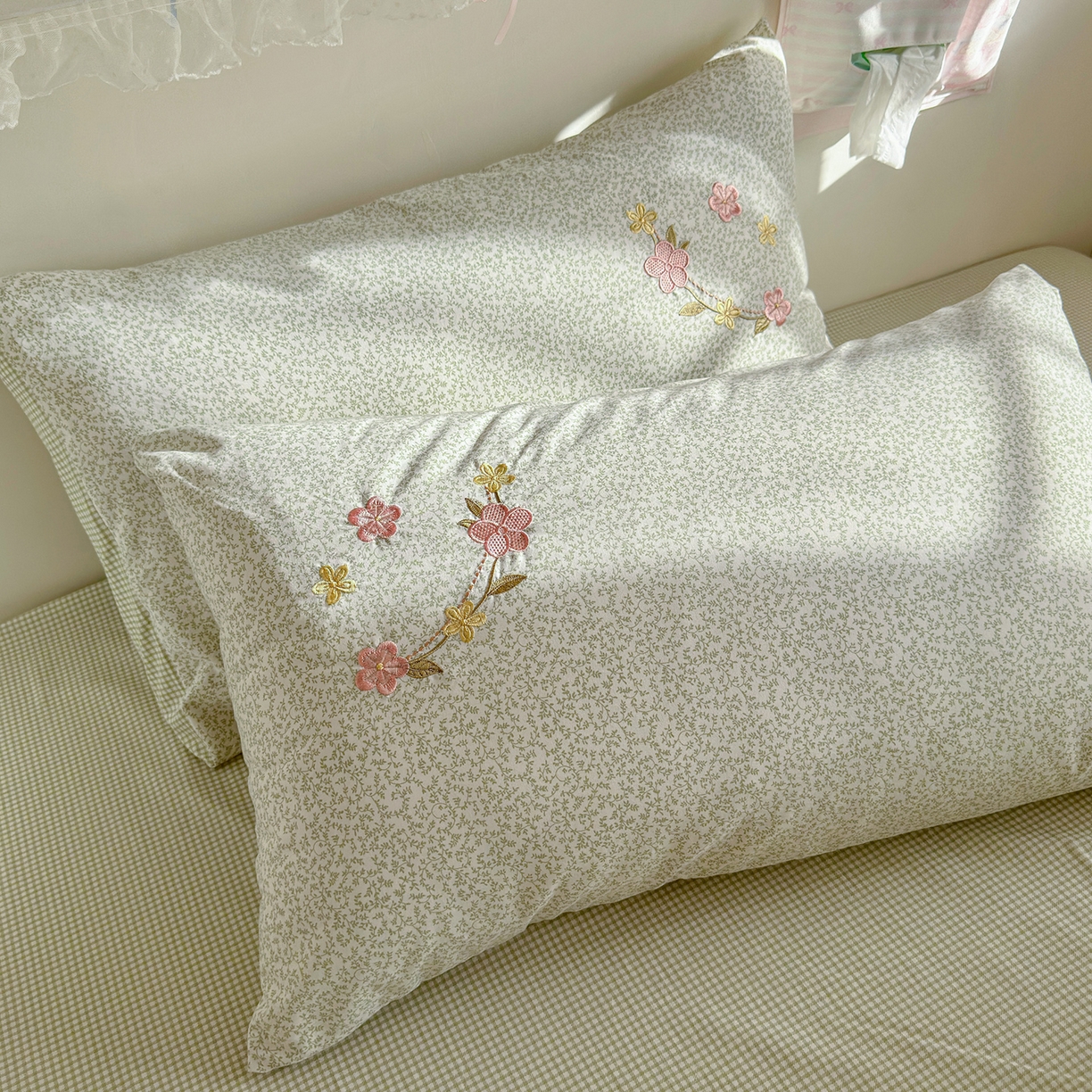 91家纺网 家纺一手货源 找家纺 金梦拉家纺 2026春夏新款刺绣碎花仿棉水洗棉小清新系列四件套 花园兔-绿