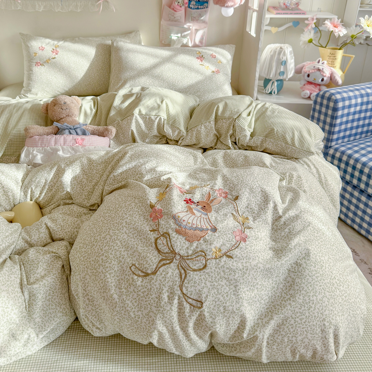 91家纺网 家纺一手货源 找家纺 金梦拉家纺 2026春夏新款刺绣碎花仿棉水洗棉小清新系列四件套 花园兔-绿