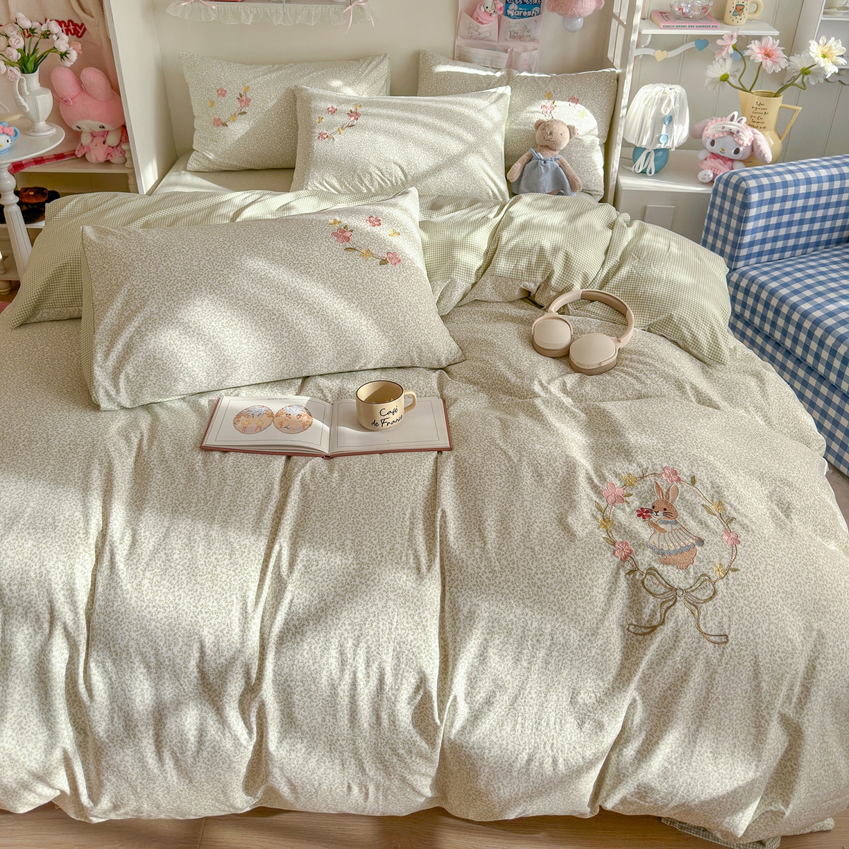 91家纺网 家纺一手货源 找家纺 金梦拉家纺 2026春夏新款刺绣碎花仿棉水洗棉小清新系列四件套 花园兔-绿