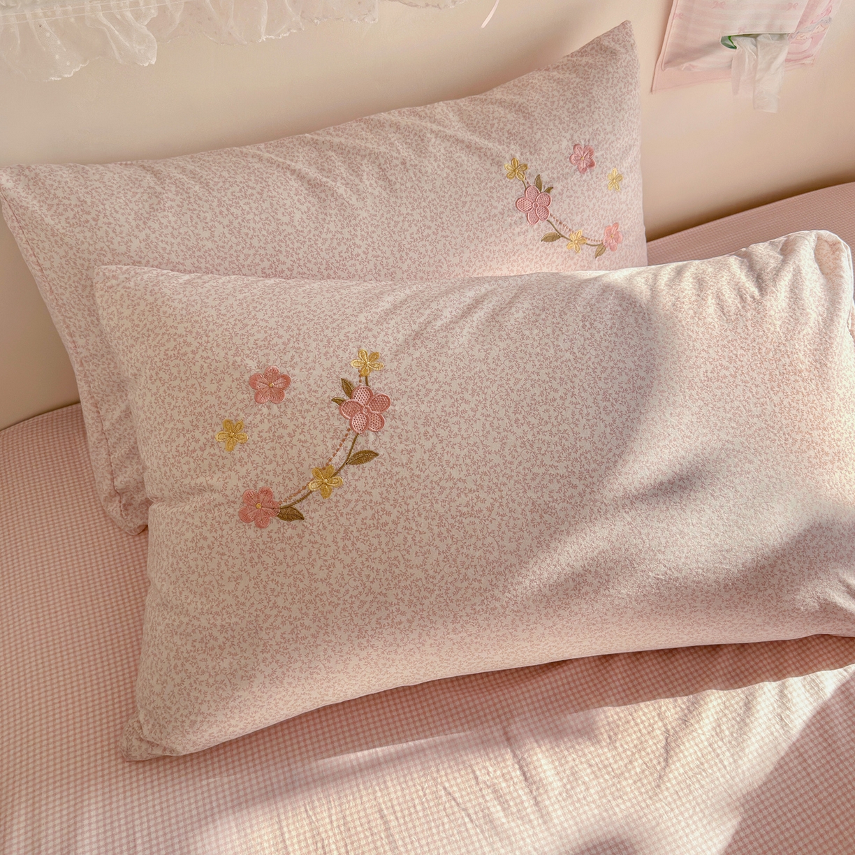 91家纺网 家纺一手货源 找家纺 金梦拉家纺 2026春夏新款刺绣碎花仿棉水洗棉小清新系列四件套 花园兔-粉