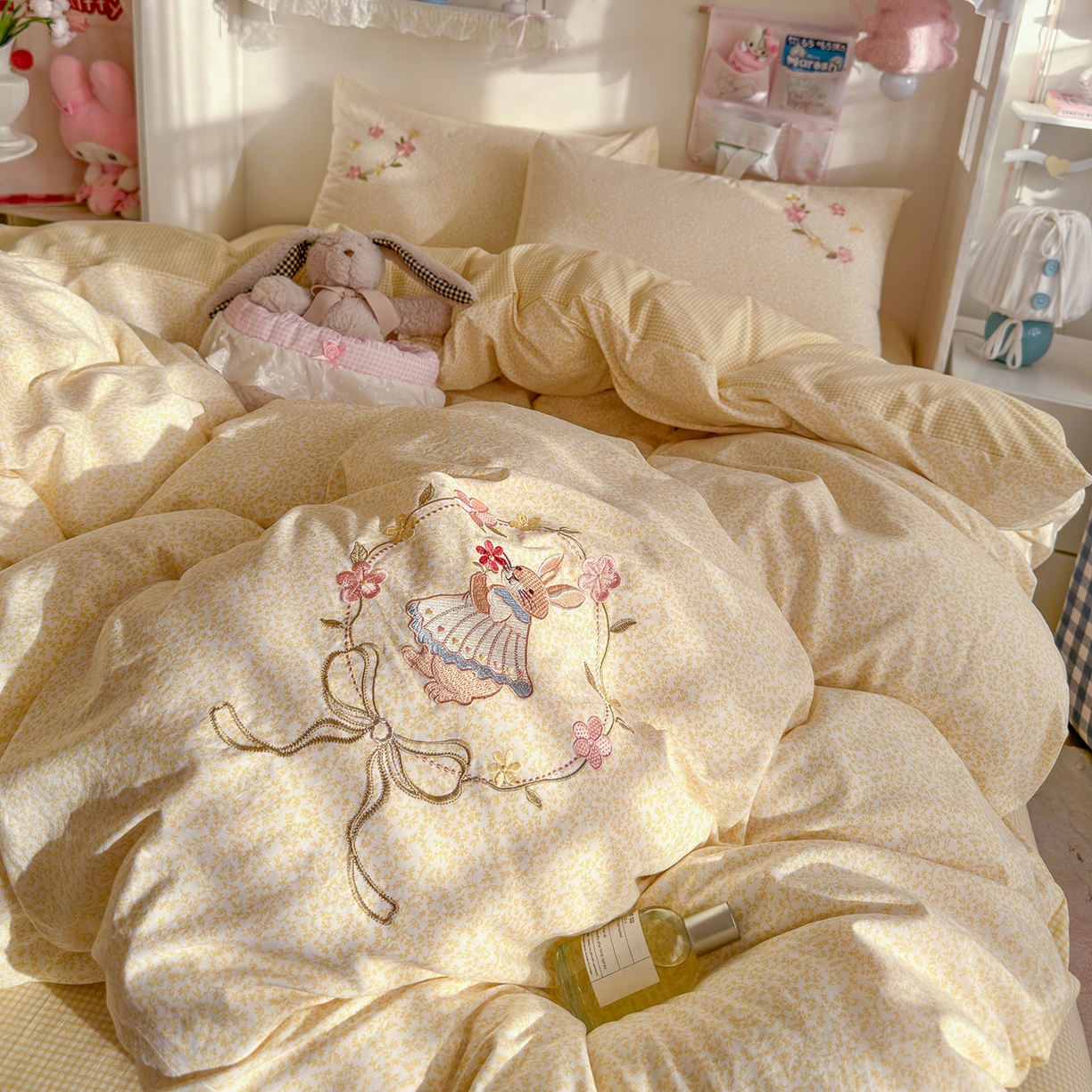 91家纺网 家纺一手货源 找家纺 金梦拉家纺 2026春夏新款刺绣碎花仿棉水洗棉小清新系列四件套 花园兔-黄