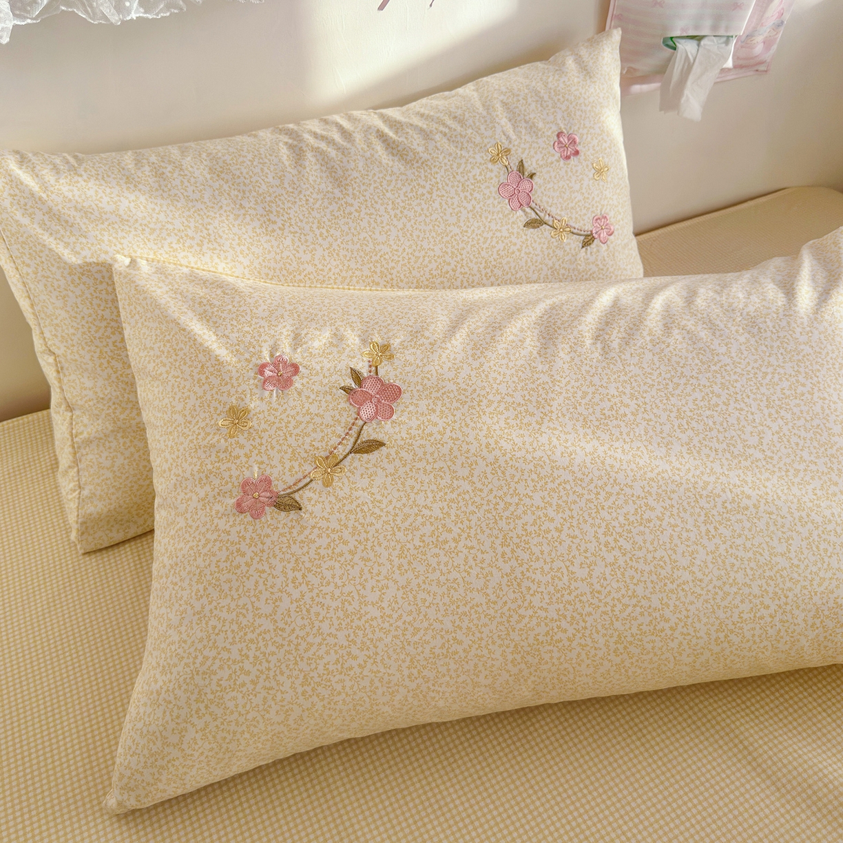 91家纺网 家纺一手货源 找家纺 金梦拉家纺 2026春夏新款刺绣碎花仿棉水洗棉小清新系列四件套 花园兔-黄