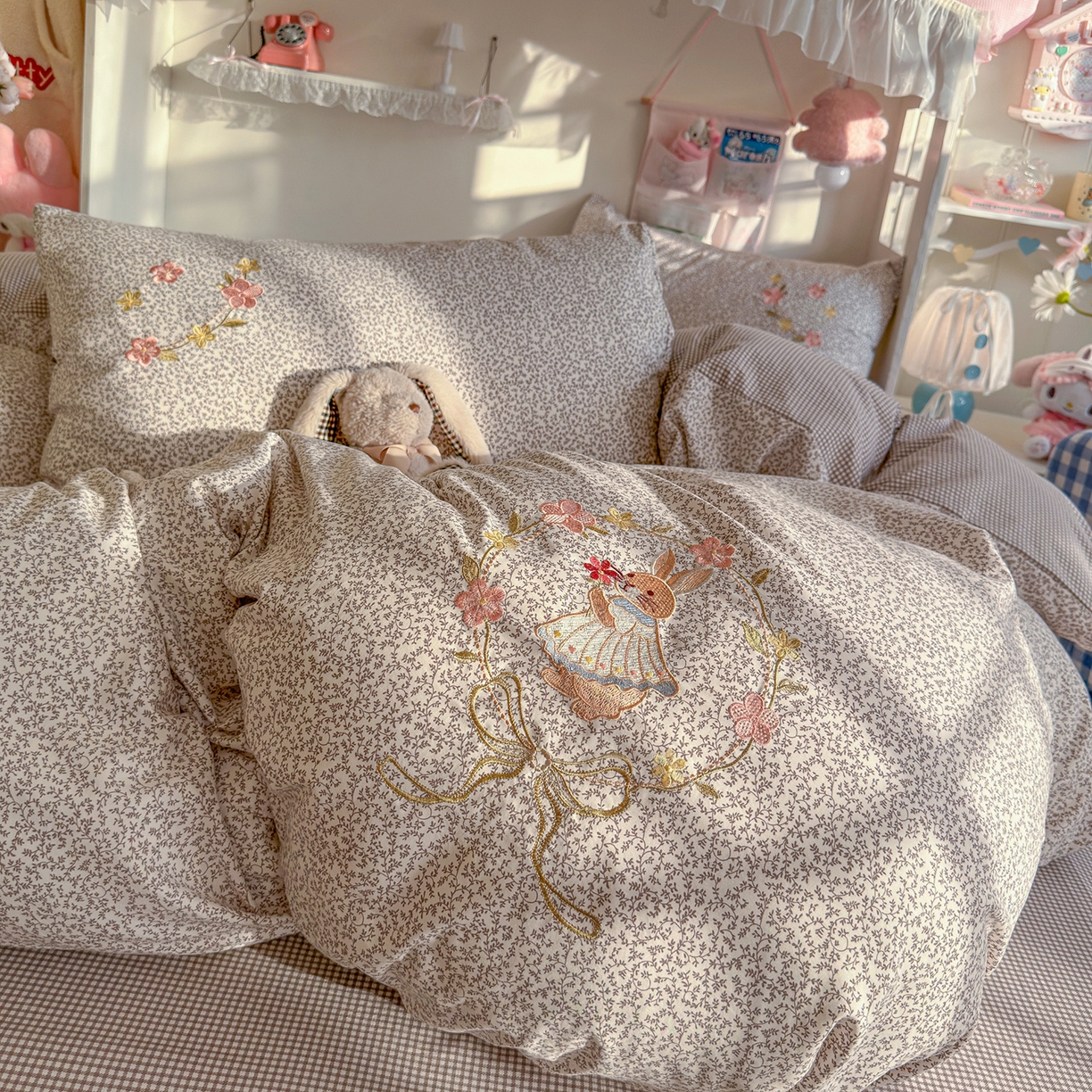 91家纺网 家纺一手货源 找家纺 金梦拉家纺 2026春夏新款刺绣碎花仿棉水洗棉小清新系列四件套 花园兔-粽