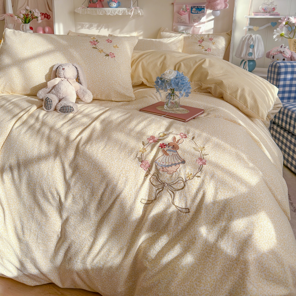 91家纺网 家纺一手货源 找家纺 金梦拉家纺 2026春夏新款刺绣碎花仿棉水洗棉小清新系列四件套 花园兔-黄