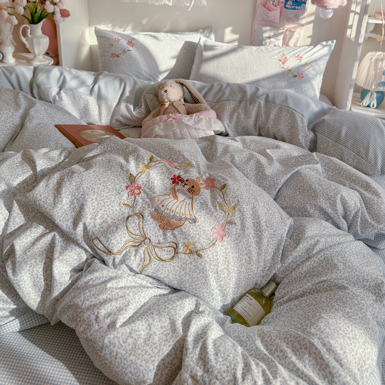 91家纺网 家纺一手货源 找家纺 金梦拉家纺 2026春夏新款刺绣碎花仿棉水洗棉小清新系列四件套 花园兔-蓝