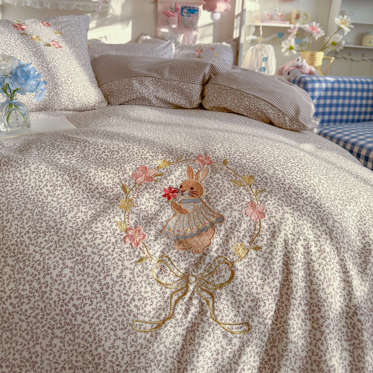 91家纺网 家纺一手货源 找家纺 金梦拉家纺 2026春夏新款刺绣碎花仿棉水洗棉小清新系列四件套 花园兔-粽