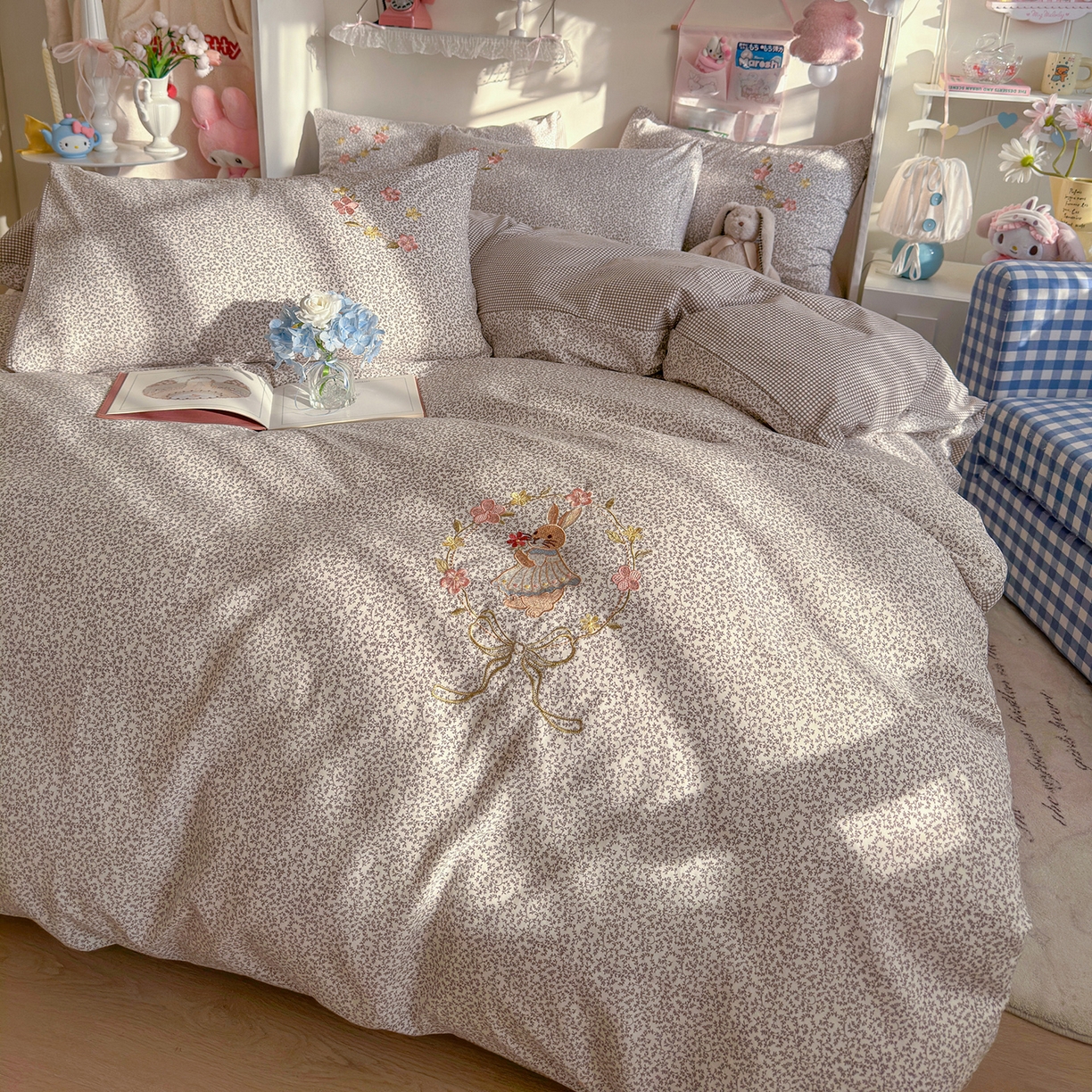 91家纺网 家纺一手货源 找家纺 金梦拉家纺 2026春夏新款刺绣碎花仿棉水洗棉小清新系列四件套 花园兔-粽