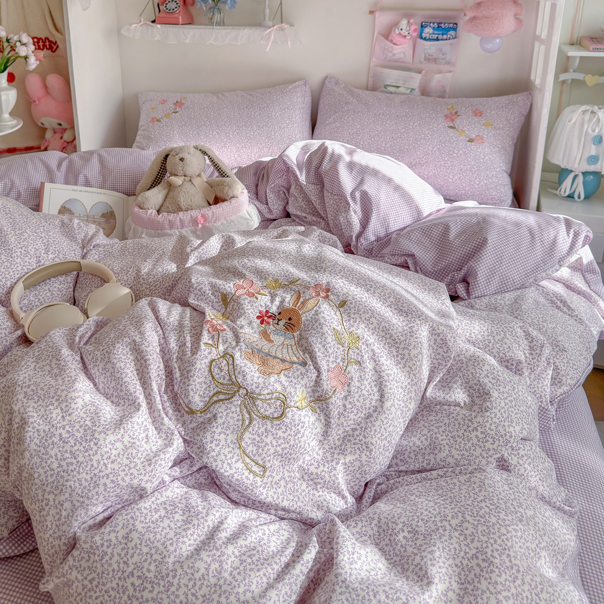 91家纺网 家纺一手货源 找家纺 金梦拉家纺 2026春夏新款刺绣碎花仿棉水洗棉小清新系列四件套 花园兔-紫