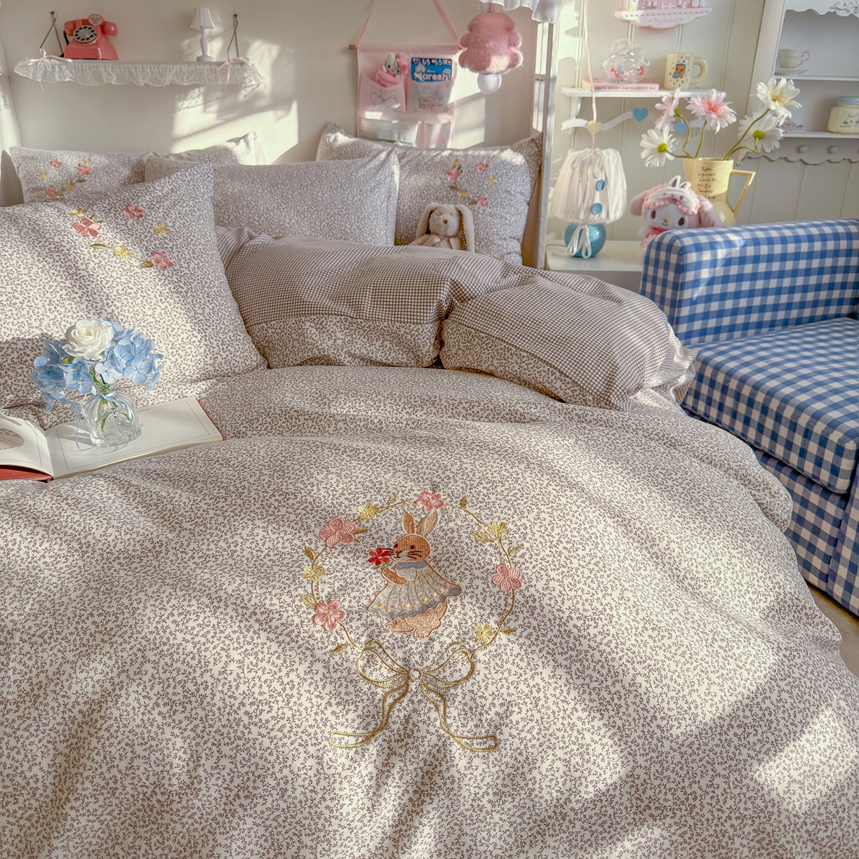 91家纺网 家纺一手货源 找家纺 金梦拉家纺 2026春夏新款刺绣碎花仿棉水洗棉小清新系列四件套 花园兔-粽