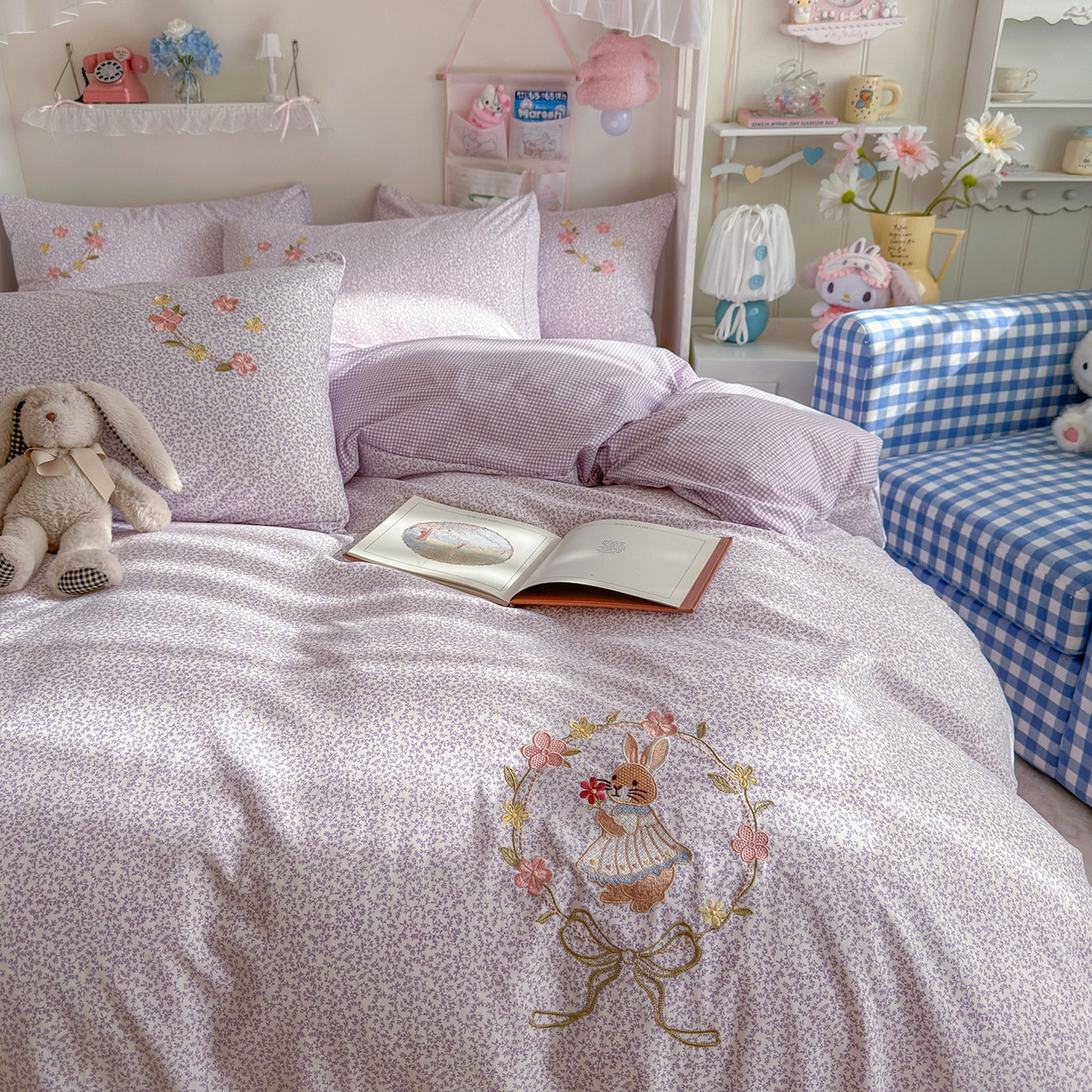 91家纺网 家纺一手货源 找家纺 金梦拉家纺 2026春夏新款刺绣碎花仿棉水洗棉小清新系列四件套 花园兔-紫
