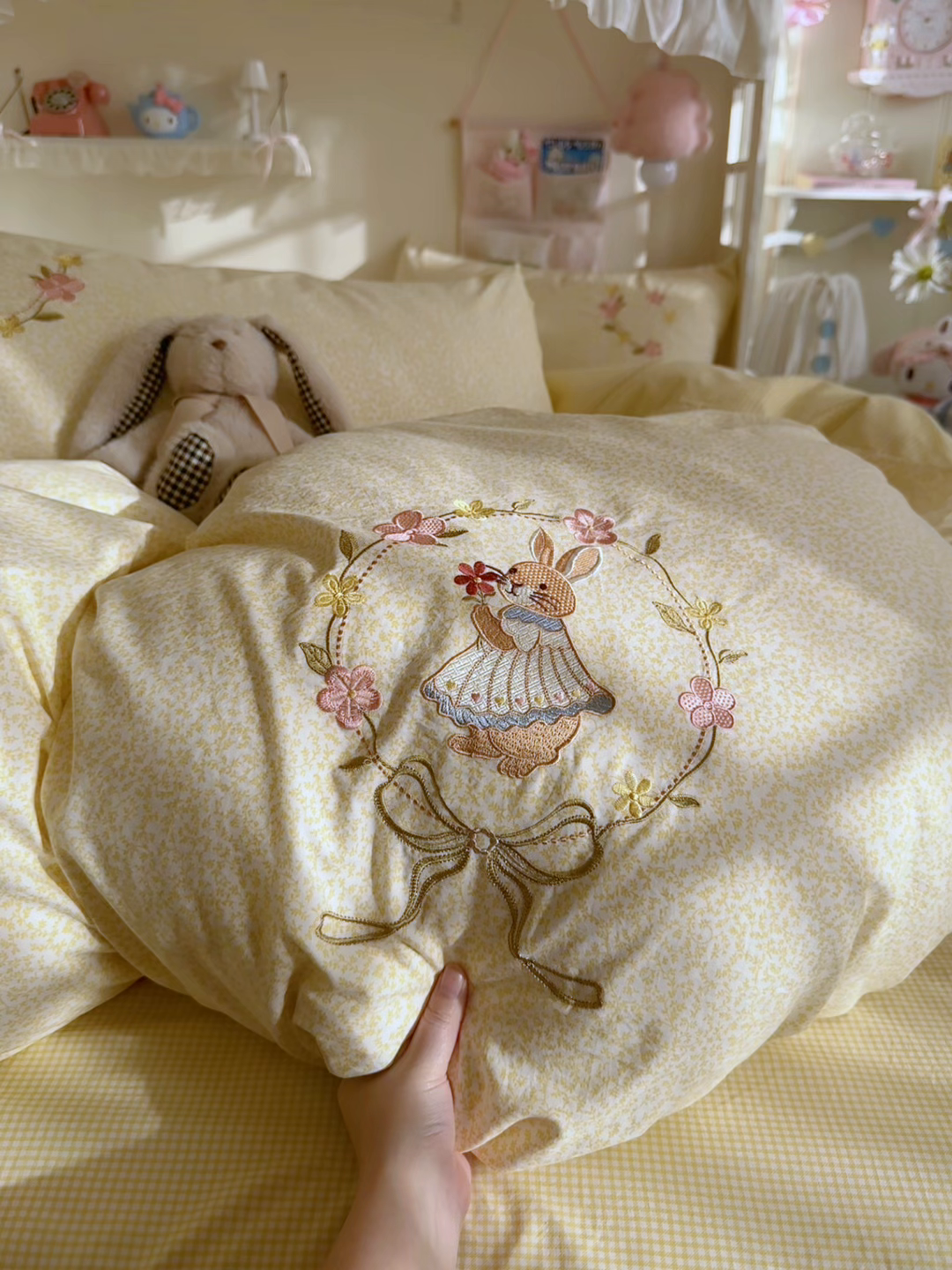 91家纺网 家纺一手货源 找家纺 金梦拉家纺 2026春夏新款刺绣碎花仿棉水洗棉小清新系列四件套 花园兔-黄
