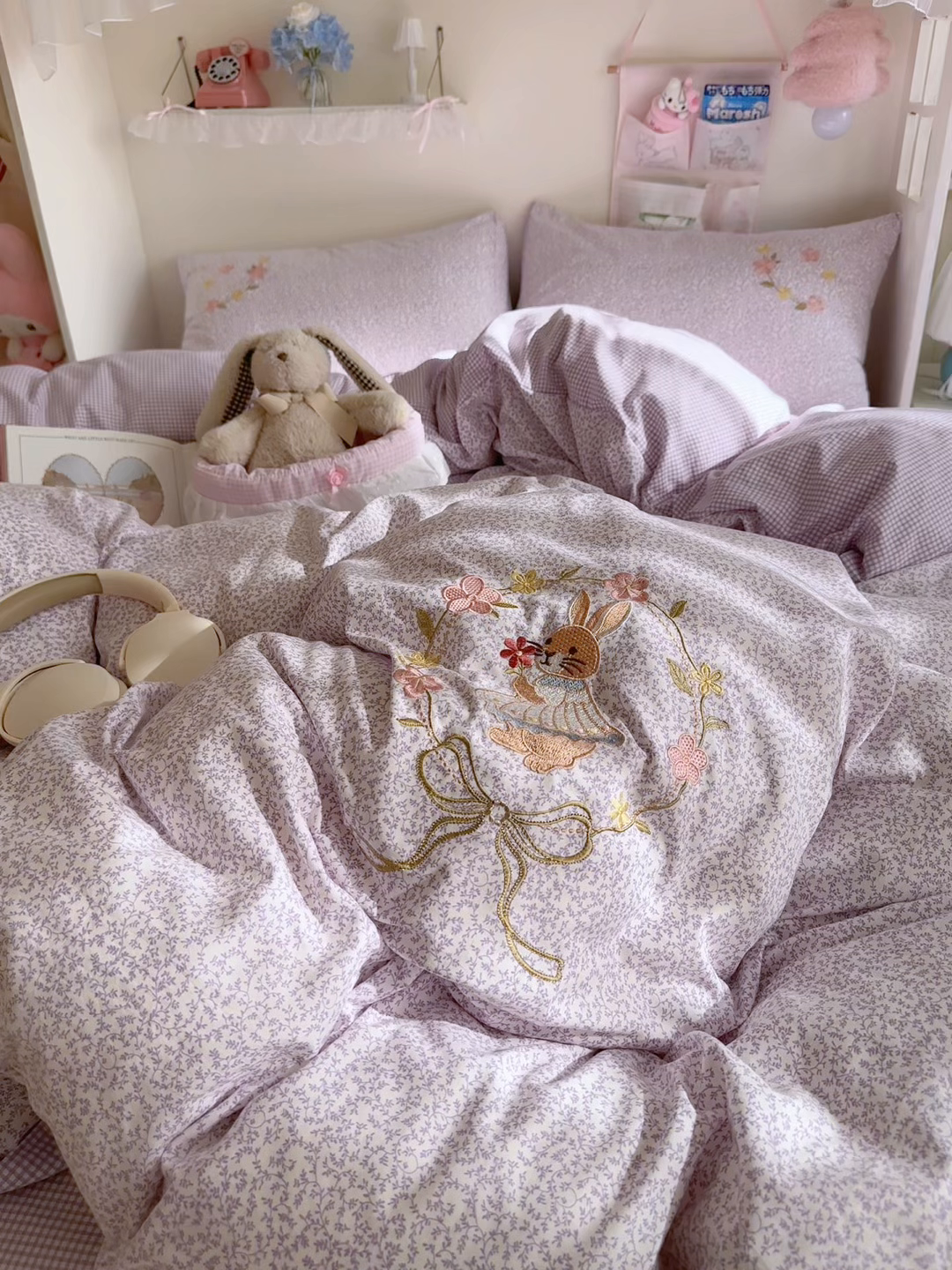 91家纺网 家纺一手货源 找家纺 金梦拉家纺 2026春夏新款刺绣碎花仿棉水洗棉小清新系列四件套 花园兔-紫