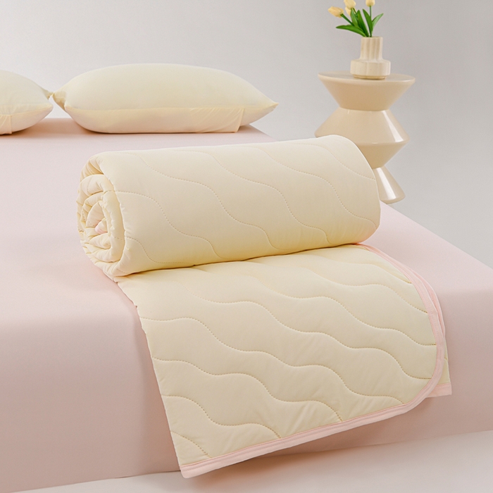 91家纺网 家纺一手货源 找家纺 珍贝家纺 2026新款A类凉感丝透气夏凉被被子夏被 奶黄-淡粉