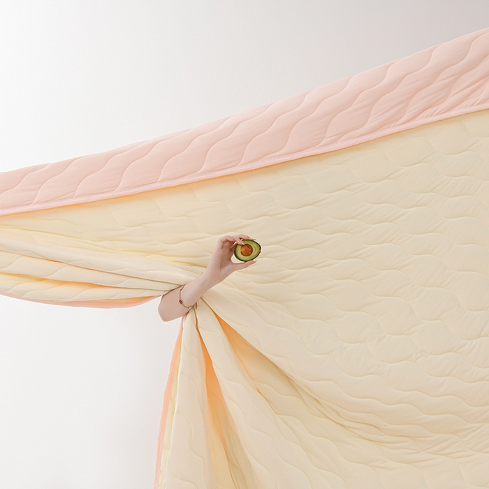 91家纺网 家纺一手货源 找家纺 珍贝家纺 2026新款A类凉感丝透气夏凉被被子夏被 奶黄-淡粉