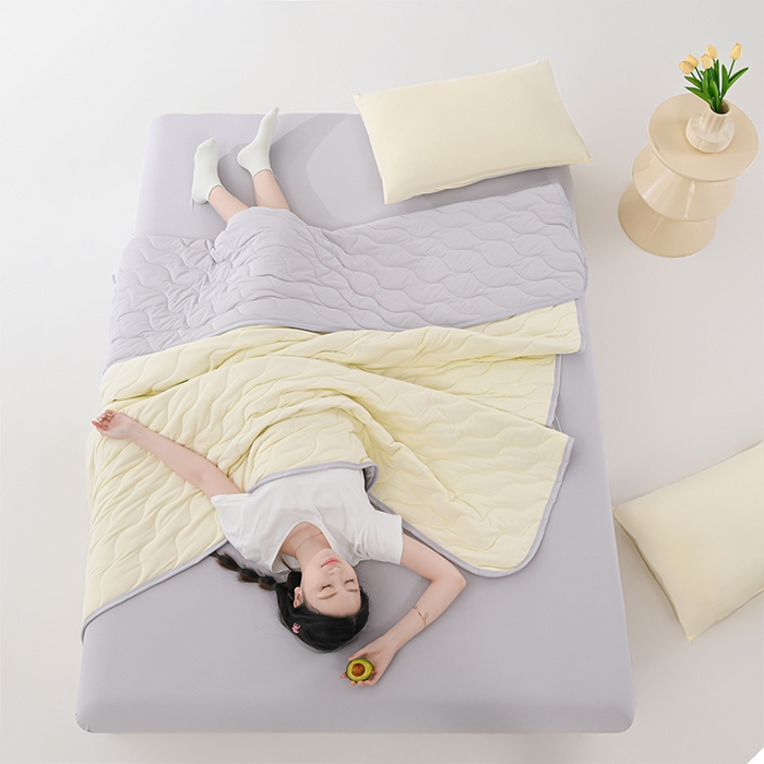 91家纺网 家纺一手货源 找家纺 珍贝家纺 2026新款A类凉感丝透气夏凉被被子夏被 奶黄-浅灰