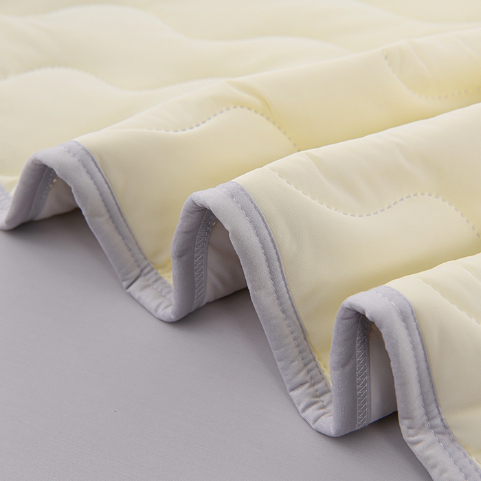 91家纺网 家纺一手货源 找家纺 珍贝家纺 2026新款A类凉感丝透气夏凉被被子夏被 奶黄-浅灰