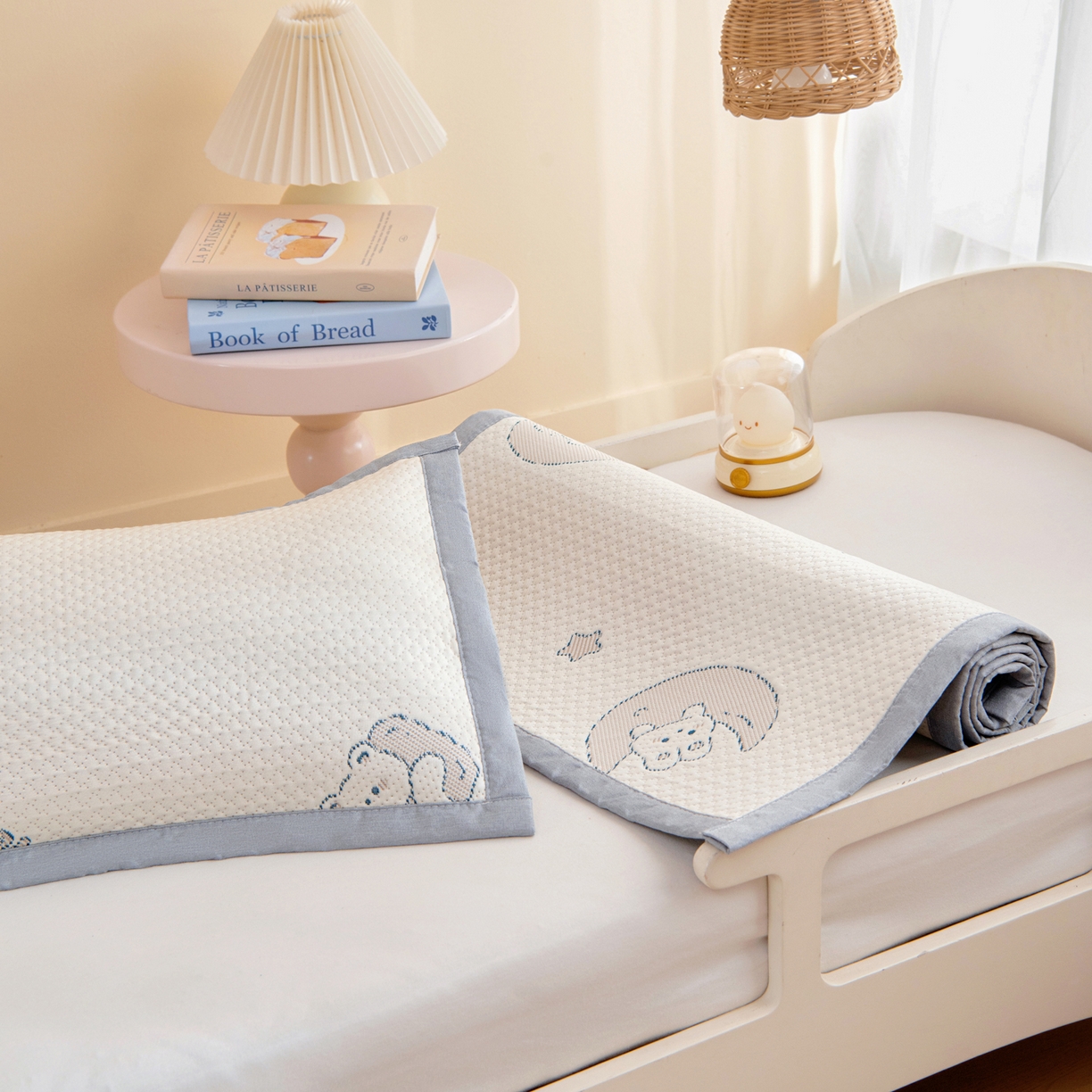 91家纺网 家纺一手货源 找家纺 御棉坊 2026新款A类提花凉感凉席幼儿园席子儿童凉席宿舍床凉席宝宝夏季席子 弯月兔