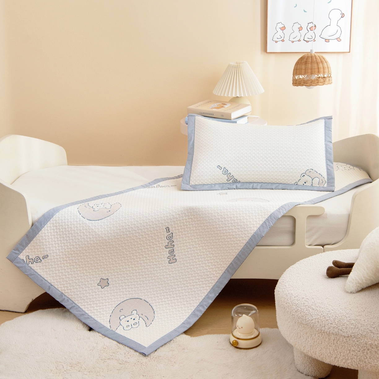 91家纺网 家纺一手货源 找家纺 御棉坊 2026新款A类提花凉感凉席幼儿园席子儿童凉席宿舍床凉席宝宝夏季席子 弯月兔