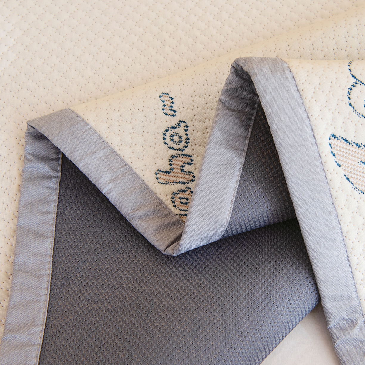 91家纺网 家纺一手货源 找家纺 御棉坊 2026新款A类提花凉感凉席幼儿园席子儿童凉席宿舍床凉席宝宝夏季席子 弯月兔