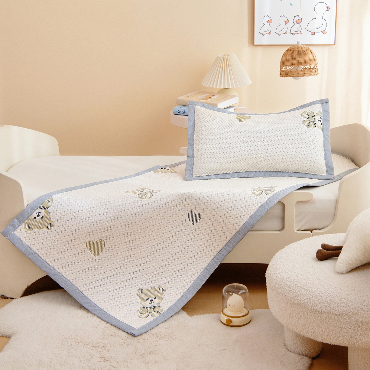 91家纺网 家纺一手货源 找家纺 御棉坊 2026新款A类提花凉感凉席幼儿园席子儿童凉席宿舍床凉席宝宝夏季席子 童心熊