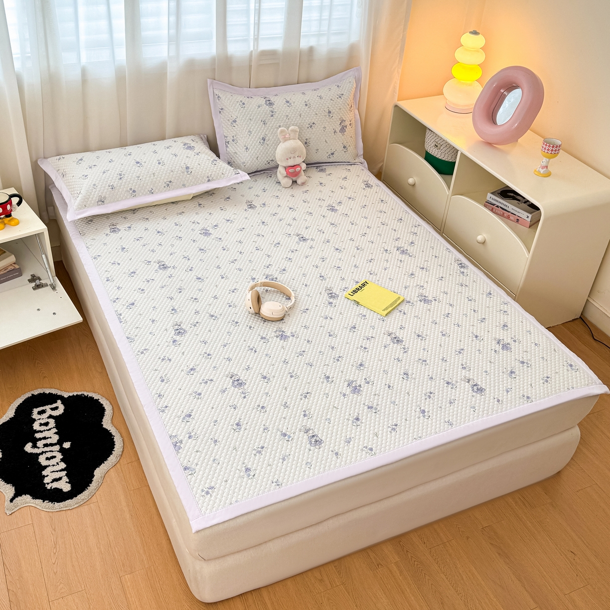 91家纺网 家纺一手货源 找家纺 大元 2026新款冰豆豆数码印花席三明治底凉席席子 花田兔影