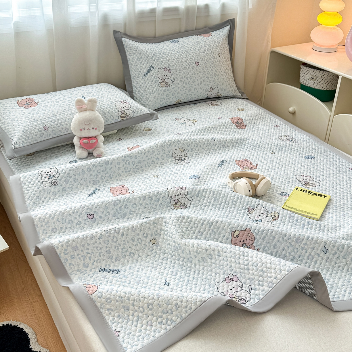 91家纺网 家纺一手货源 找家纺 大元 2026新款冰豆豆数码印花席三明治底凉席席子 豹纹猫咪