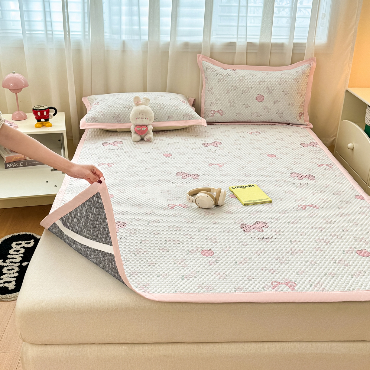 91家纺网 家纺一手货源 找家纺 大元 2026新款冰豆豆数码印花席三明治底凉席席子 趣味小马