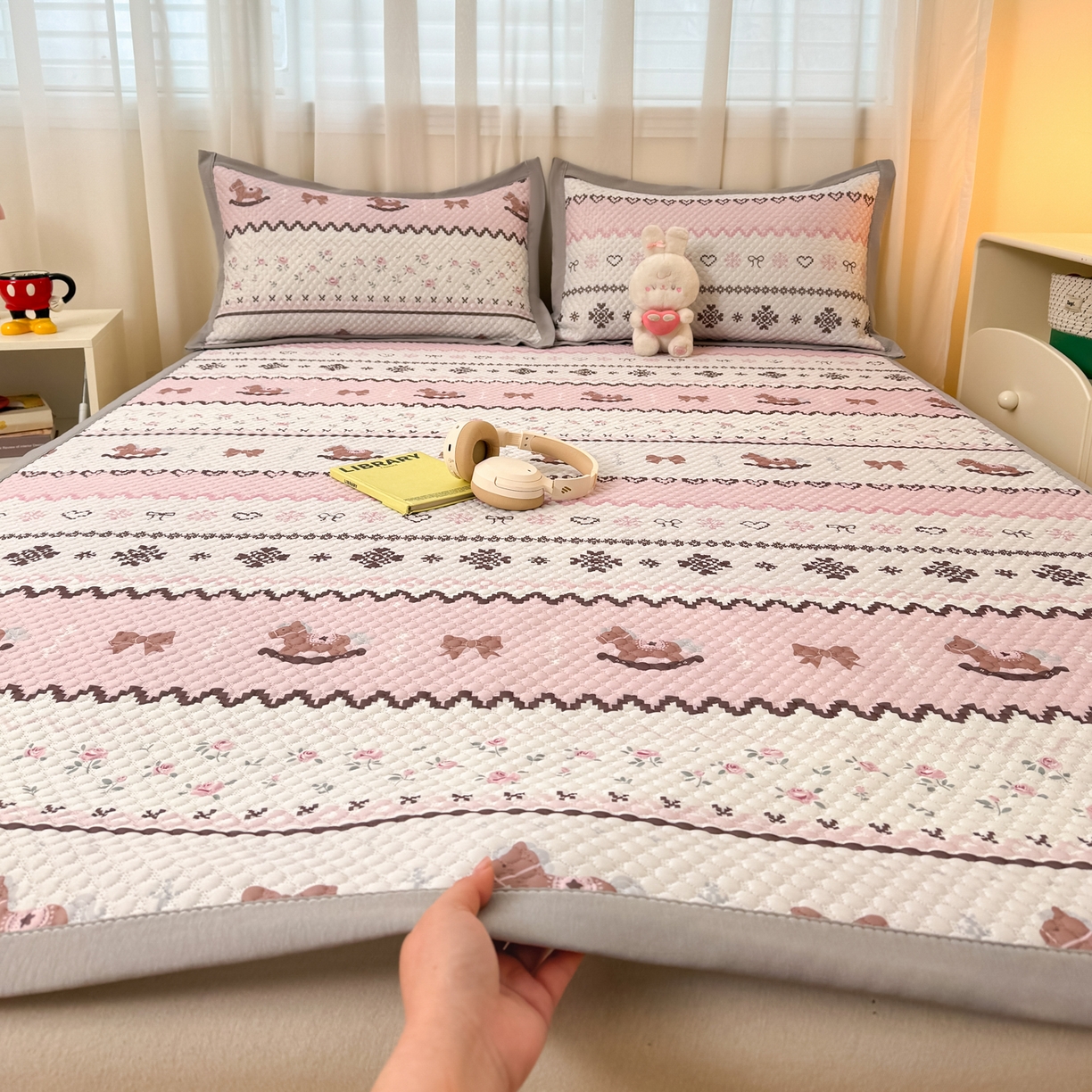 91家纺网 家纺一手货源 找家纺 大元 2026新款冰豆豆数码印花席三明治底凉席席子 摇摇马