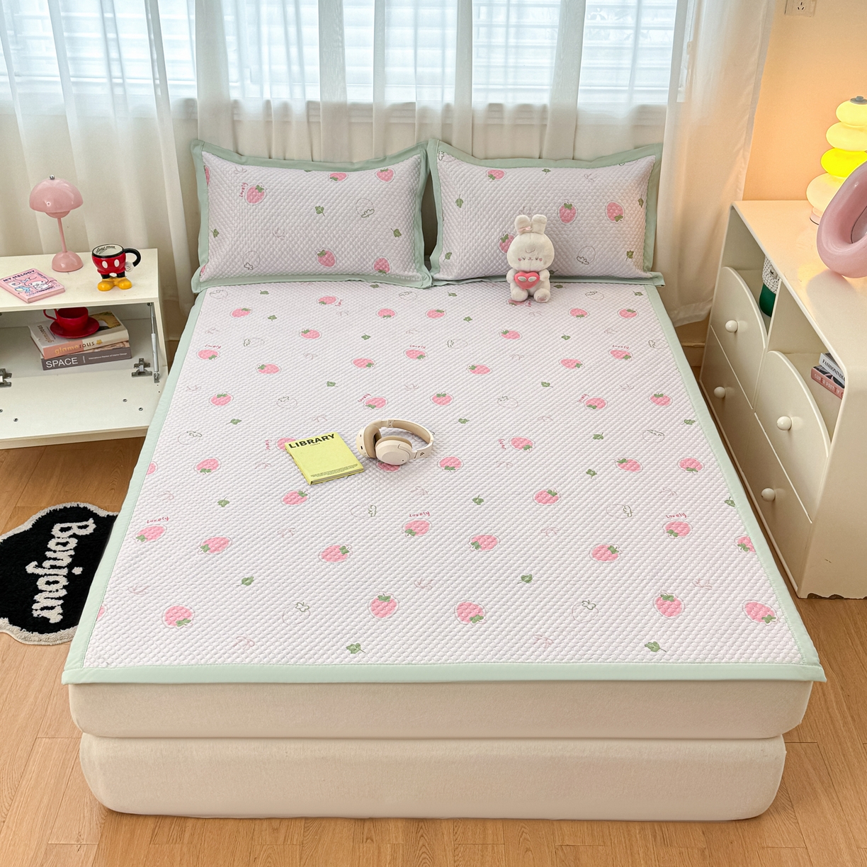 91家纺网 家纺一手货源 找家纺 大元 2026新款冰豆豆数码印花席三明治底凉席席子 奶霜草莓