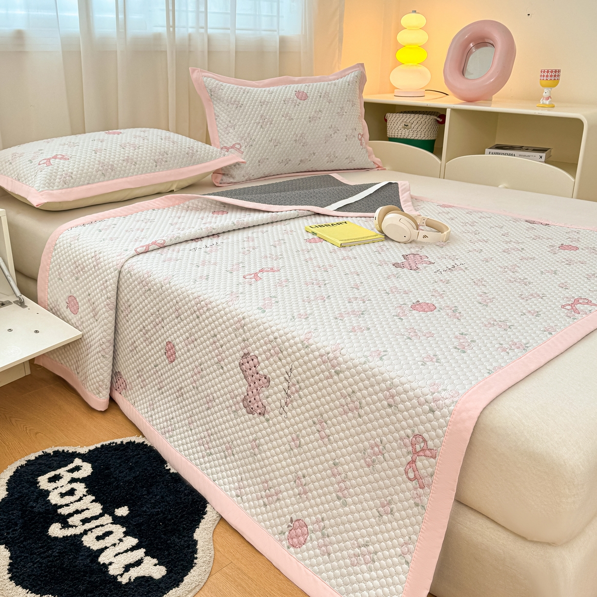 91家纺网 家纺一手货源 找家纺 大元 2026新款冰豆豆数码印花席三明治底凉席席子 趣味小马