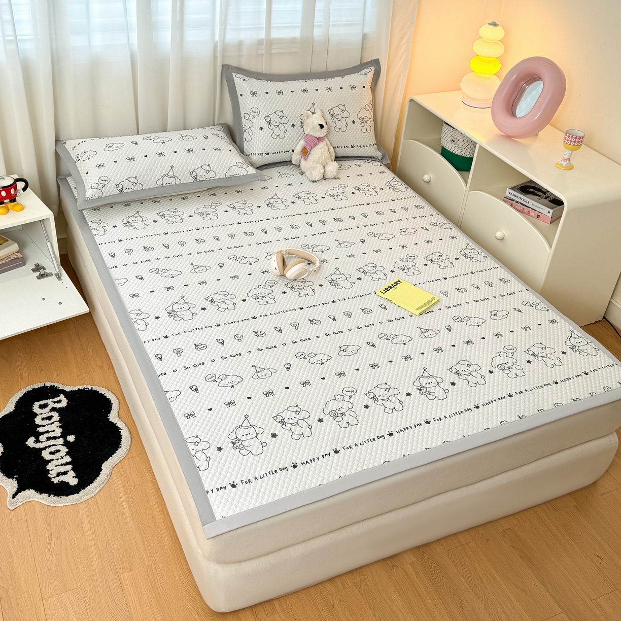 91家纺网 家纺一手货源 找家纺 大元 2026新款冰豆豆数码印花席三明治底凉席席子 线条小狗