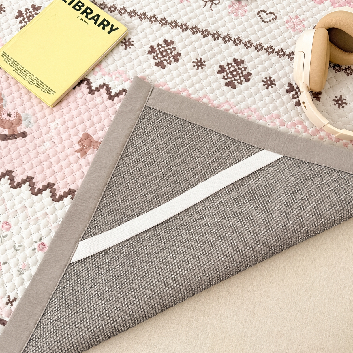 91家纺网 家纺一手货源 找家纺 大元 2026新款冰豆豆数码印花席三明治底凉席席子 摇摇马