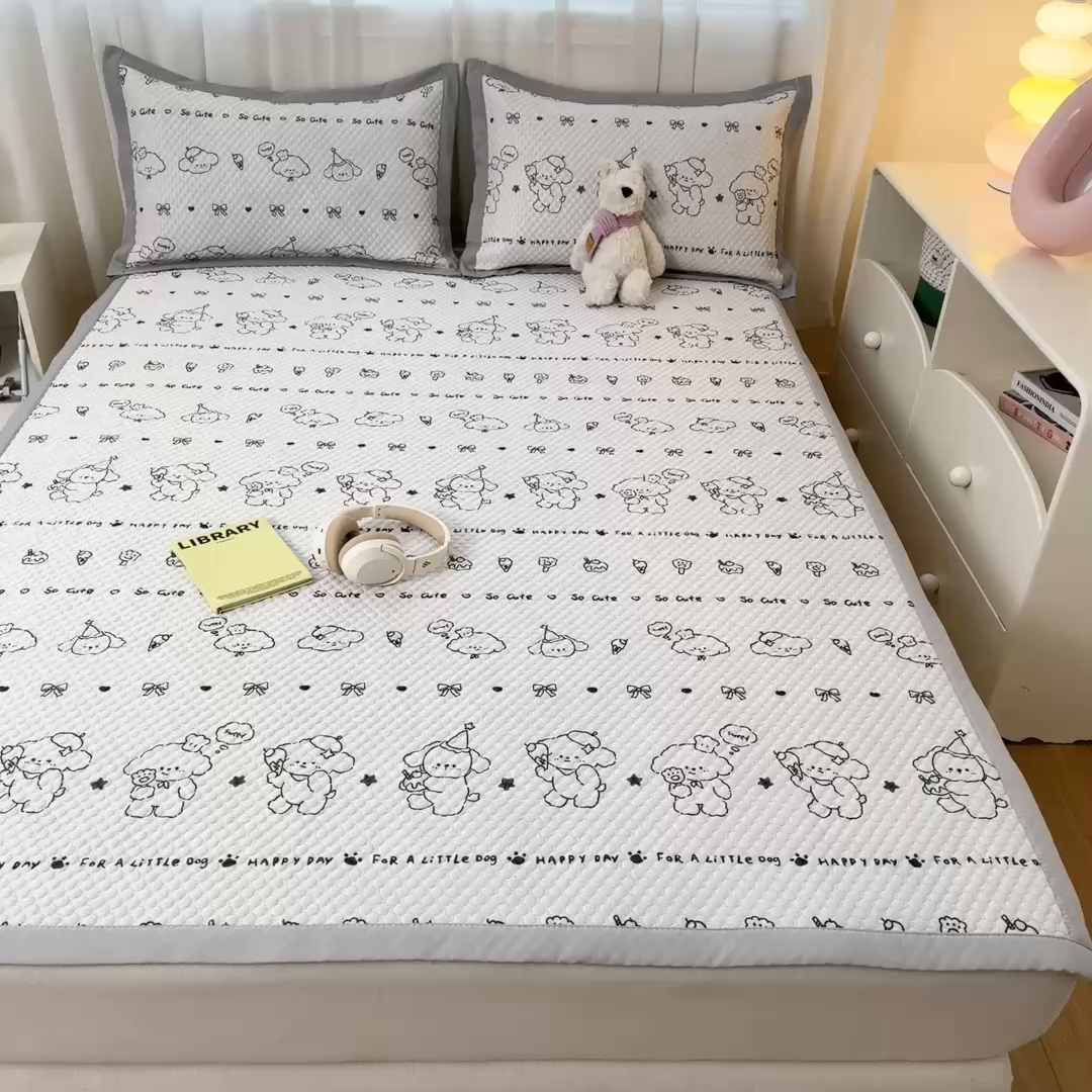 91家纺网 家纺一手货源 找家纺 大元 2026新款冰豆豆数码印花席三明治底凉席席子 线条小狗